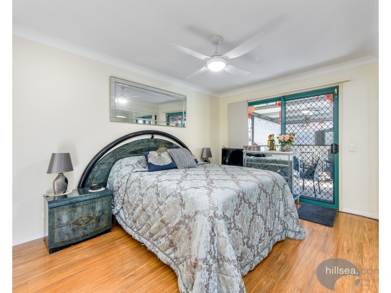 2/33 Brown Street, Labrador QLD 4215