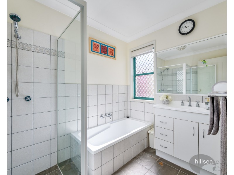 2/33 Brown Street, Labrador QLD 4215