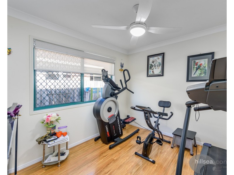 2/33 Brown Street, Labrador QLD 4215