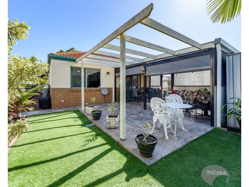 2/33 Brown Street, Labrador QLD 4215