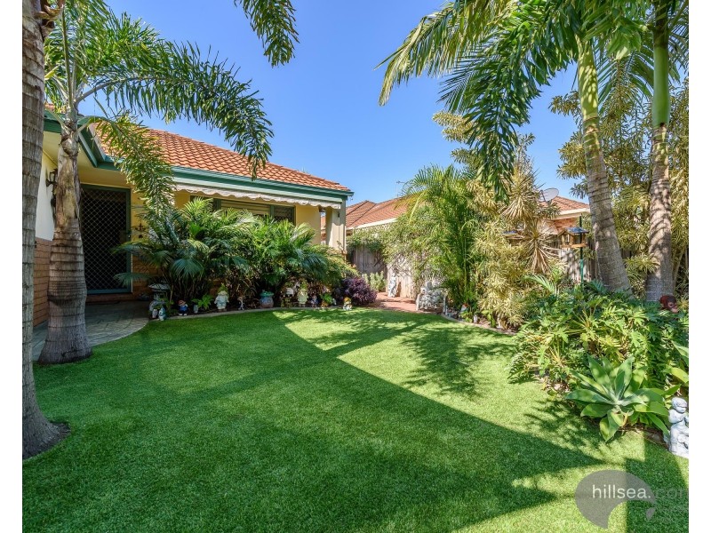 2/33 Brown Street, Labrador QLD 4215