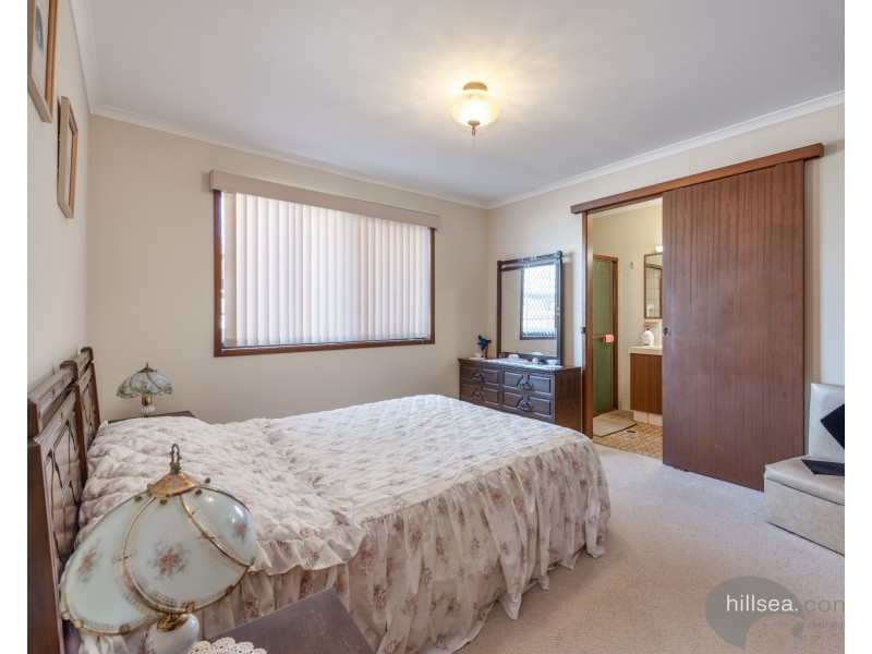 2/6 Davebill Court, Labrador QLD 4215