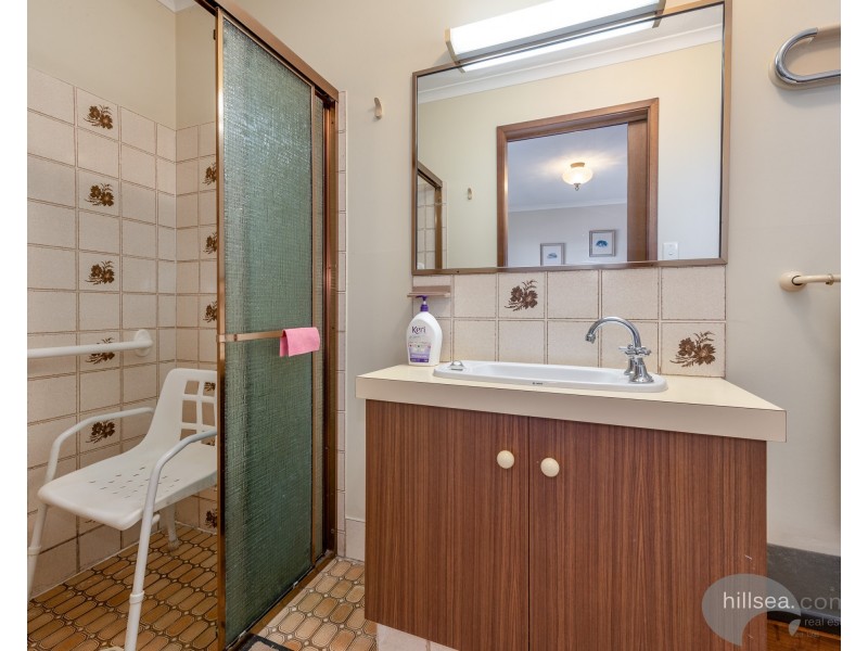 2/6 Davebill Court, Labrador QLD 4215