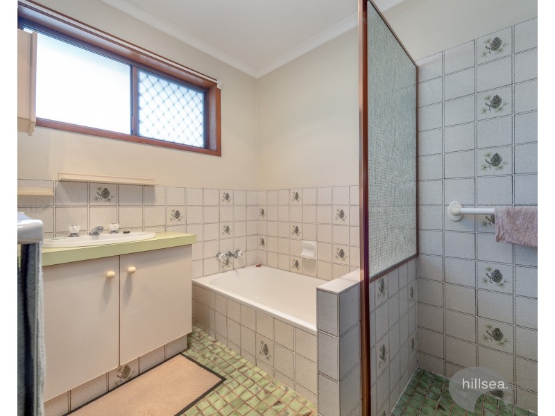 2/6 Davebill Court, Labrador QLD 4215