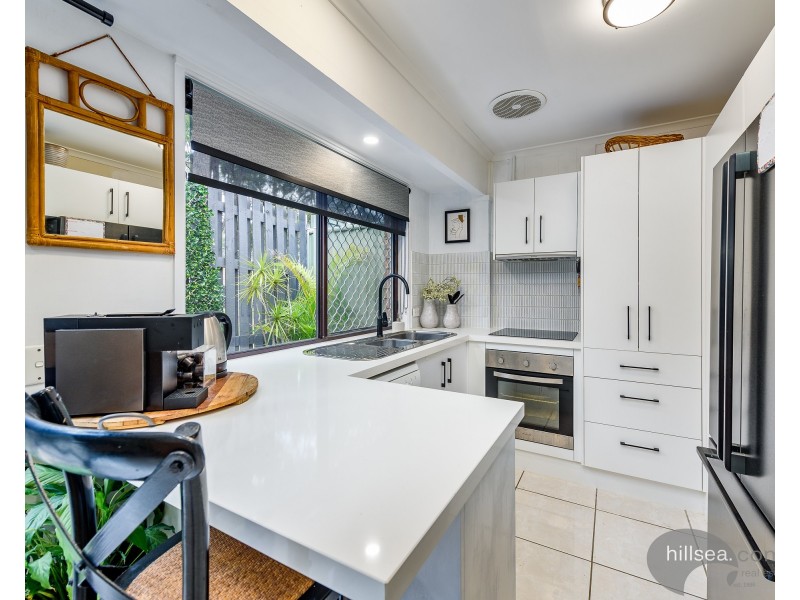 2/14 Robin Joy Close, Labrador QLD 4215