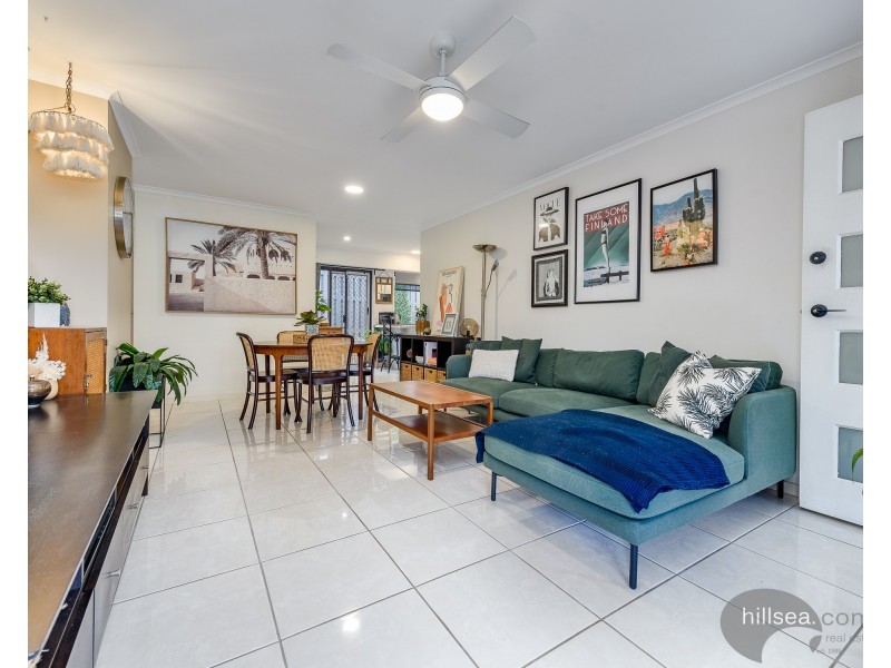 2/14 Robin Joy Close, Labrador QLD 4215
