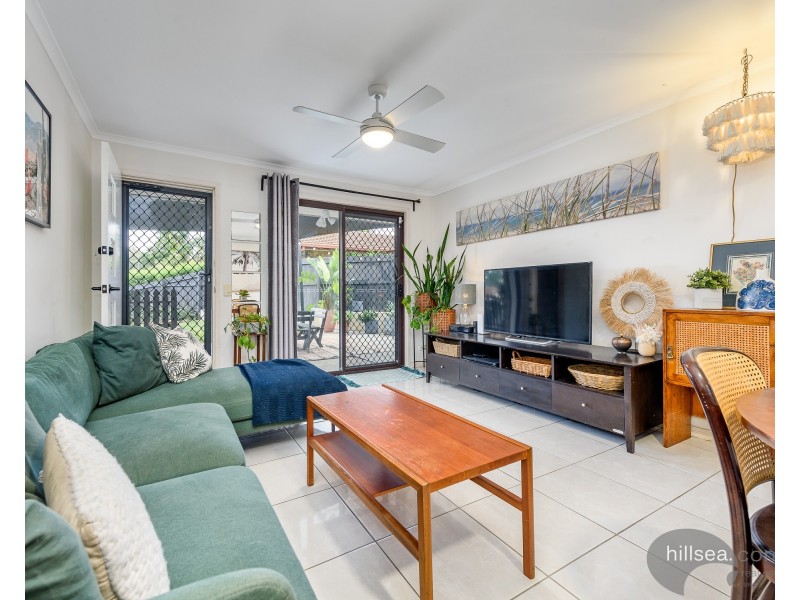 2/14 Robin Joy Close, Labrador QLD 4215