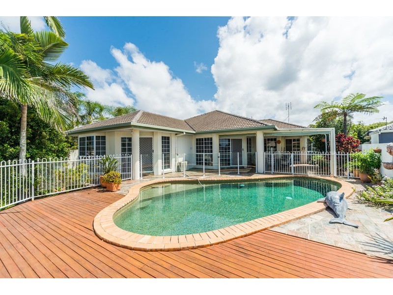 496 Oxley Drive, Runaway Bay QLD 4216