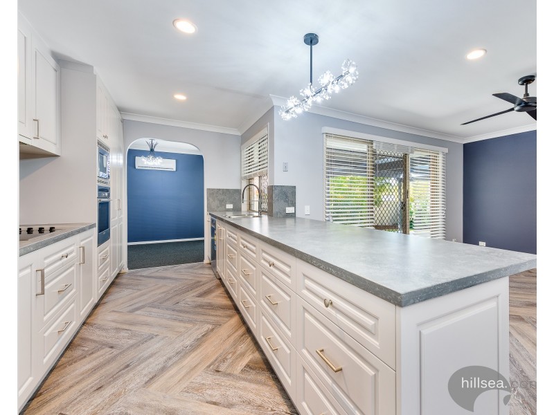 6 Chiffley Place, Arundel QLD 4214