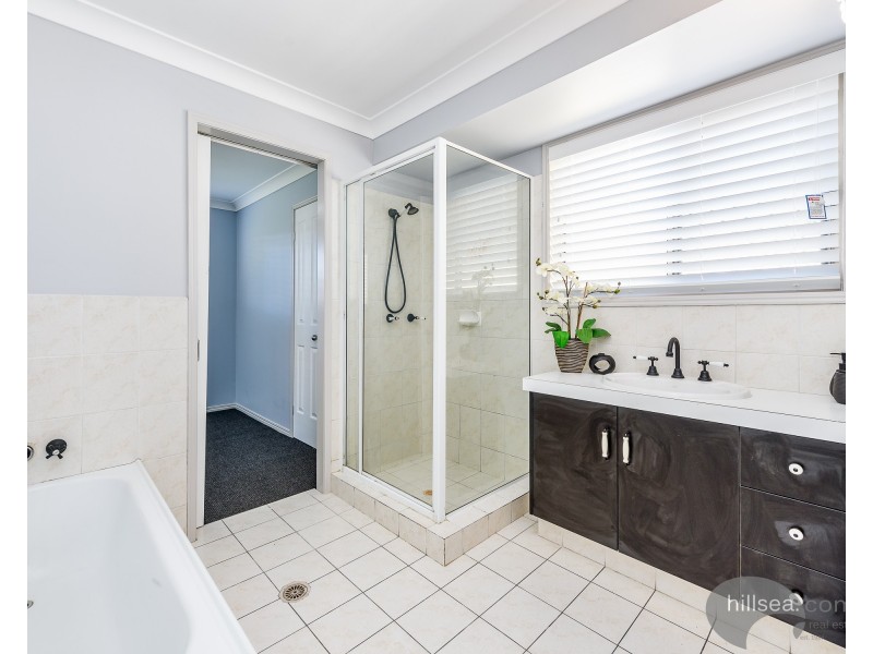 6 Chiffley Place, Arundel QLD 4214