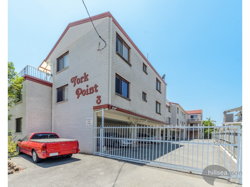 4/3 Ahern Street, Labrador QLD 4215