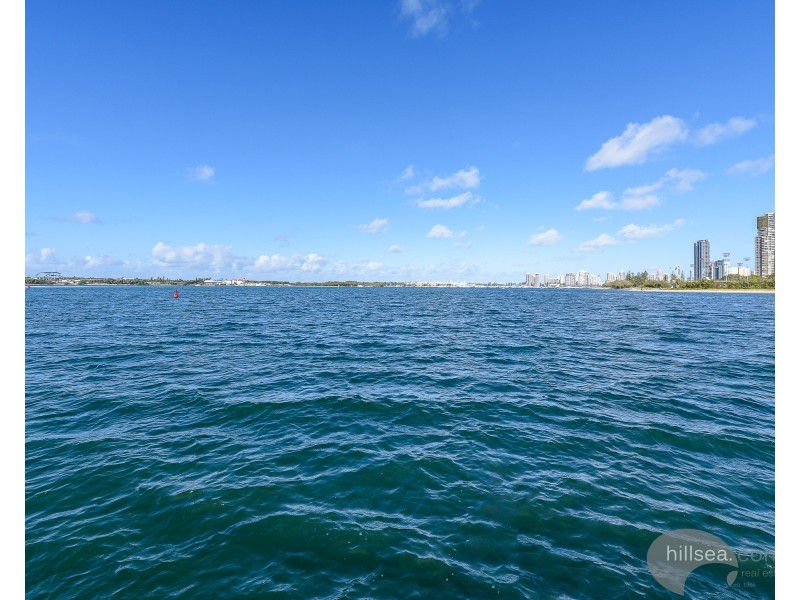 4/3 Ahern Street, Labrador QLD 4215