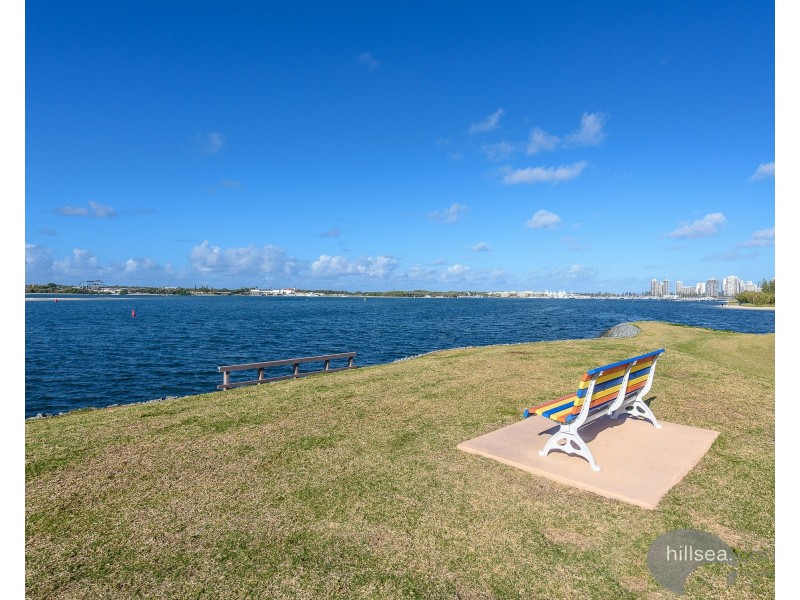 4/3 Ahern Street, Labrador QLD 4215