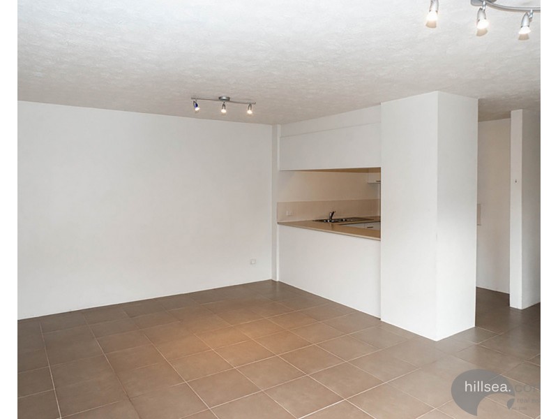 4/3 Ahern Street, Labrador QLD 4215