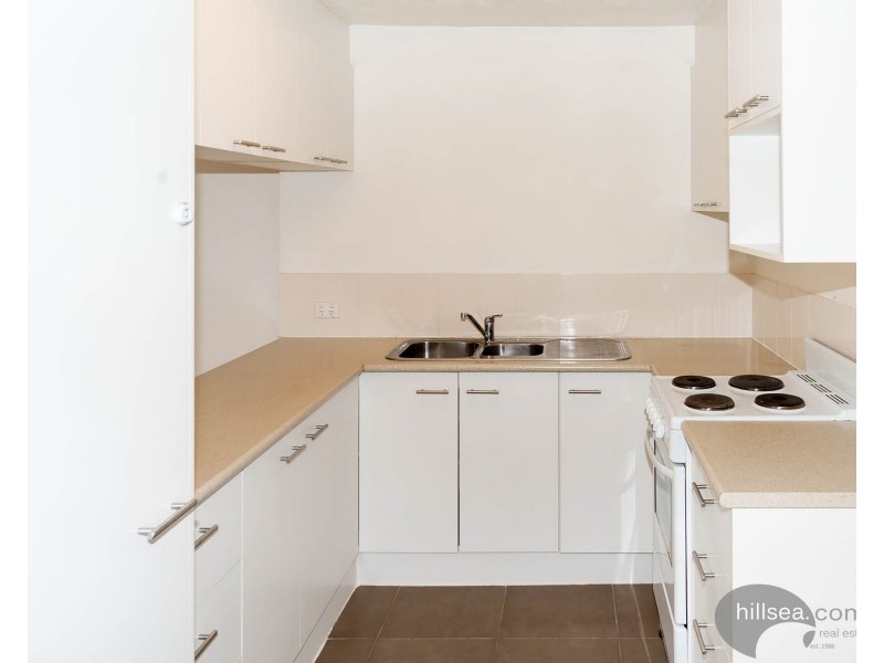 4/3 Ahern Street, Labrador QLD 4215