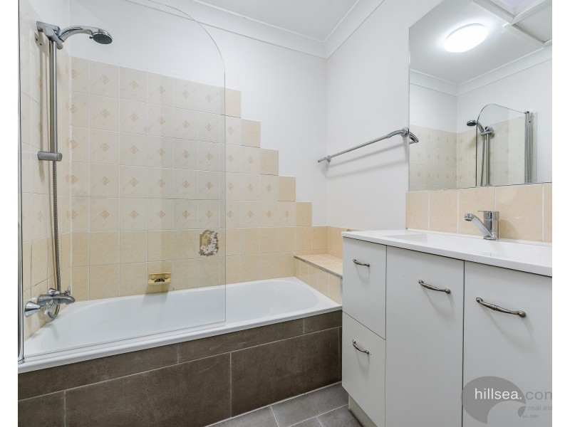 2/71 Olsen Avenue, Labrador QLD 4215