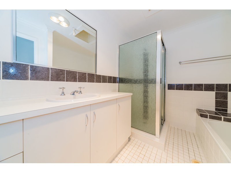 2/5 Universal Street, Oxenford QLD 4210