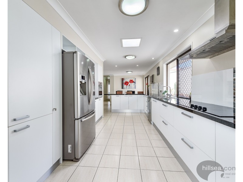 6 Lyons Court, Arundel QLD 4214