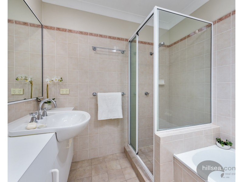 6 Lyons Court, Arundel QLD 4214