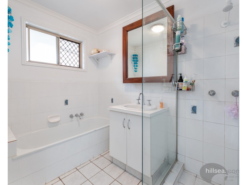 1/12 Avi Court, Labrador QLD 4215