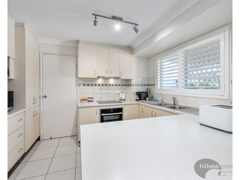 1/10 Stephanie Court, Labrador QLD 4215