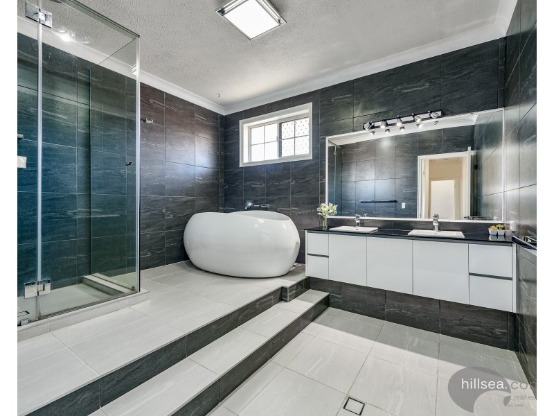 70 Arnold Palmer Drive, Parkwood QLD 4214