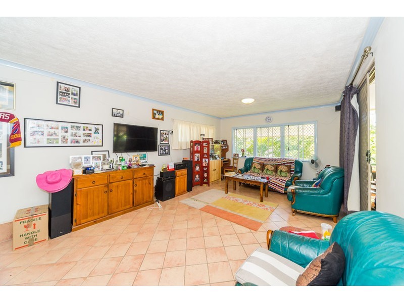 8 Heydon Avenue, Labrador QLD 4215