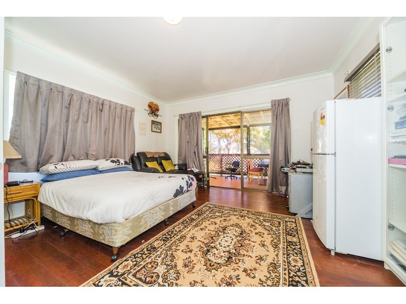 8 Heydon Avenue, Labrador QLD 4215