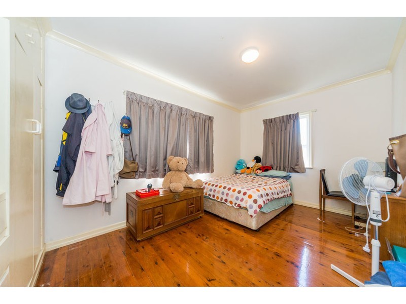 8 Heydon Avenue, Labrador QLD 4215