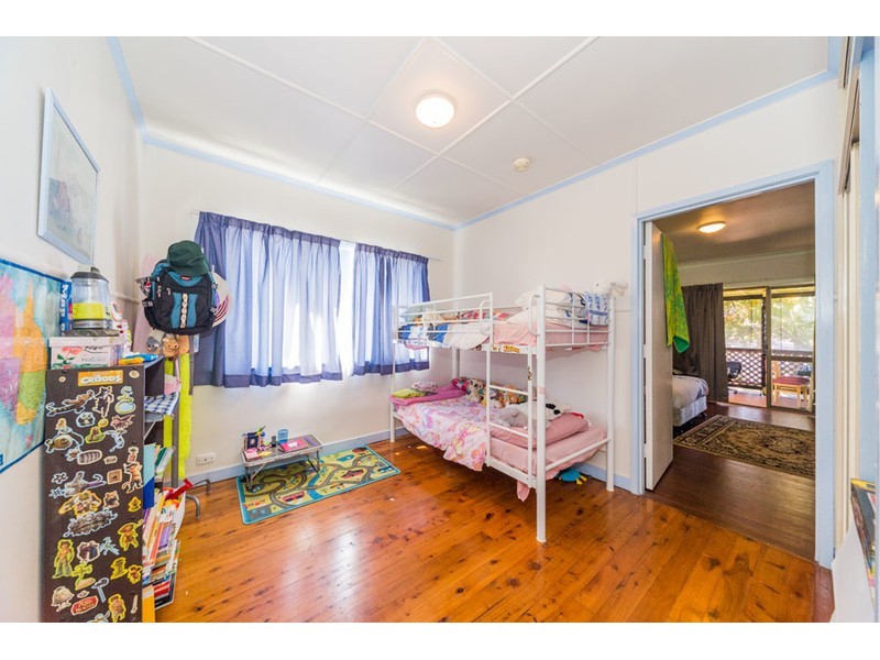 8 Heydon Avenue, Labrador QLD 4215