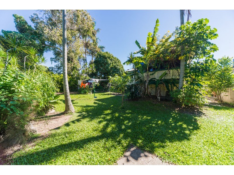 8 Heydon Avenue, Labrador QLD 4215