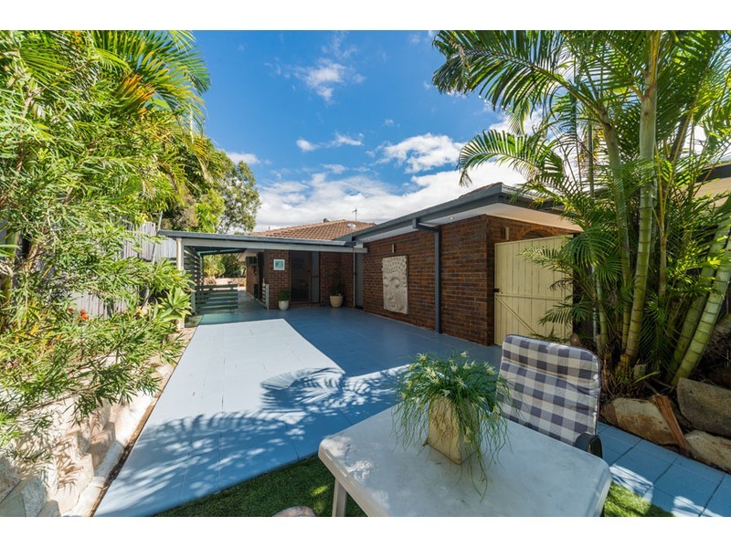 2/8 Senate Street, Labrador QLD 4215