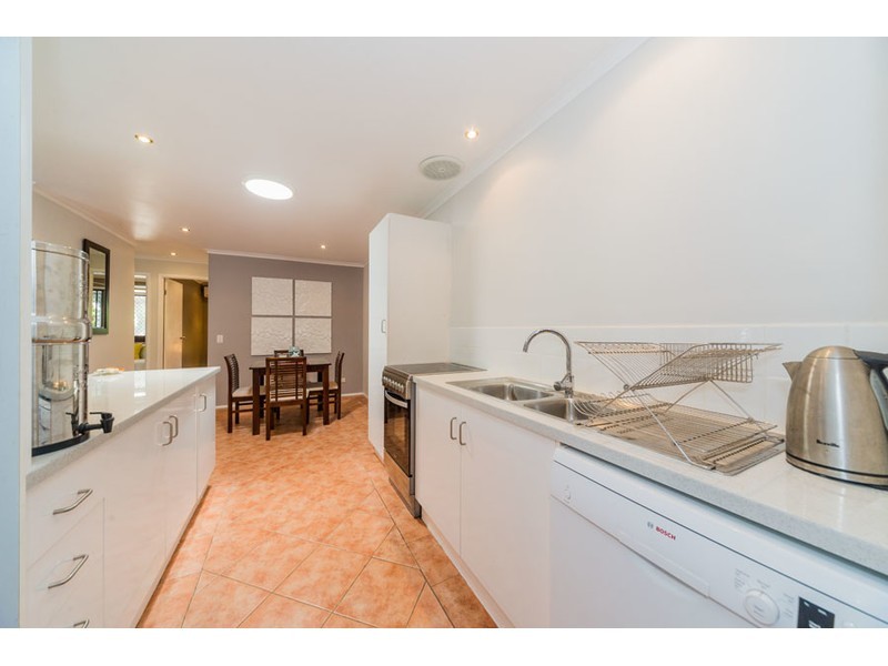 2/8 Senate Street, Labrador QLD 4215