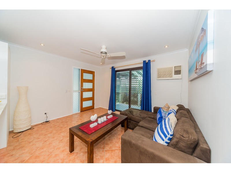 2/8 Senate Street, Labrador QLD 4215