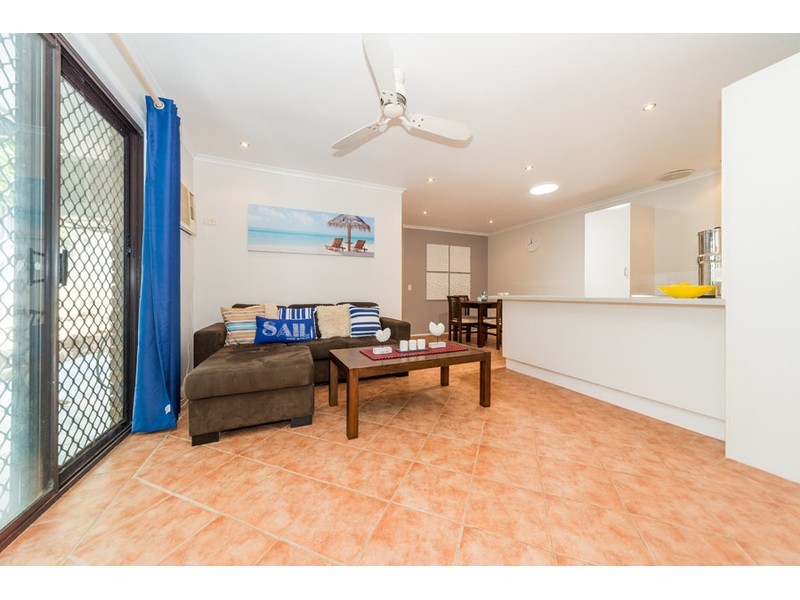 2/8 Senate Street, Labrador QLD 4215