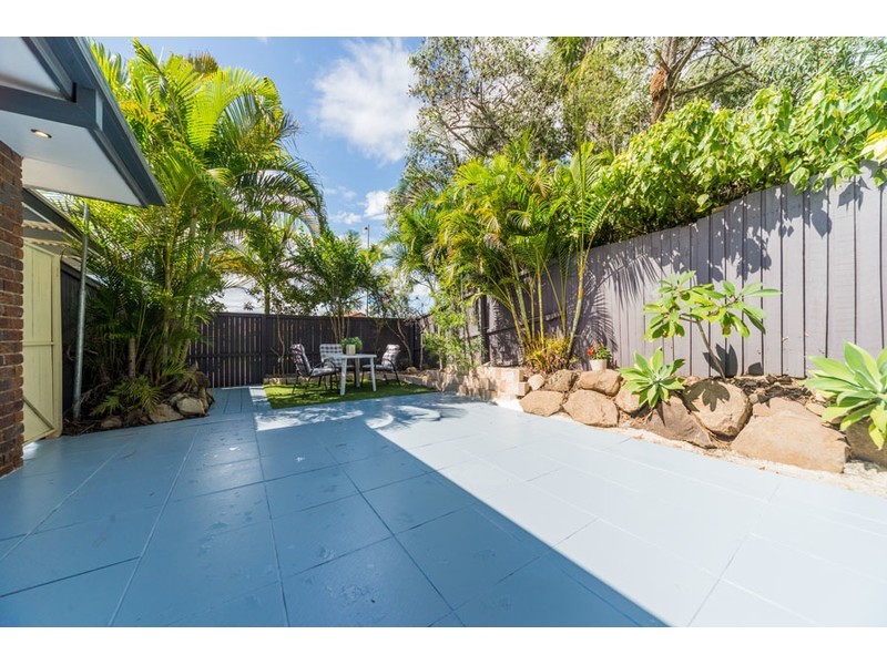 2/8 Senate Street, Labrador QLD 4215