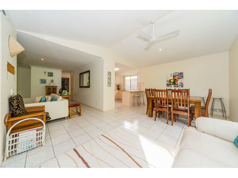 5 Equador Court, Pacific Pines QLD 4211