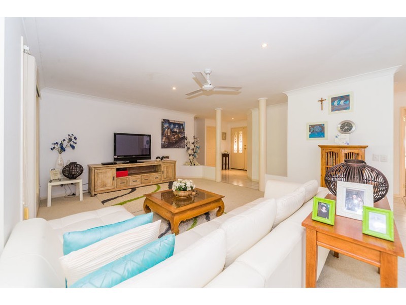 5 Equador Court, Pacific Pines QLD 4211