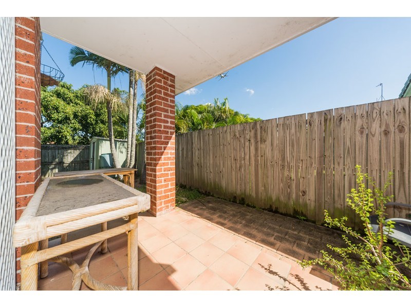 1/10 Annette Court, Labrador QLD 4215