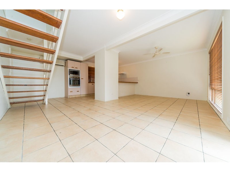 1/202 Central Street, Labrador QLD 4215