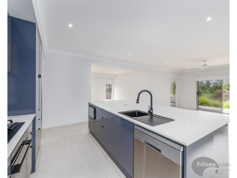 25 Greenview Circuit, Arundel QLD 4214