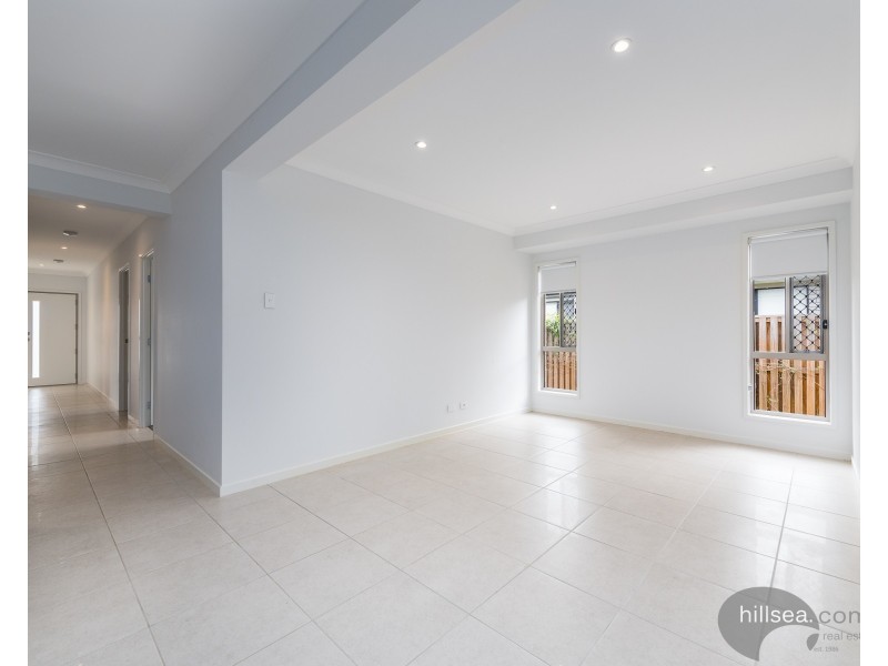 25 Greenview Circuit, Arundel QLD 4214