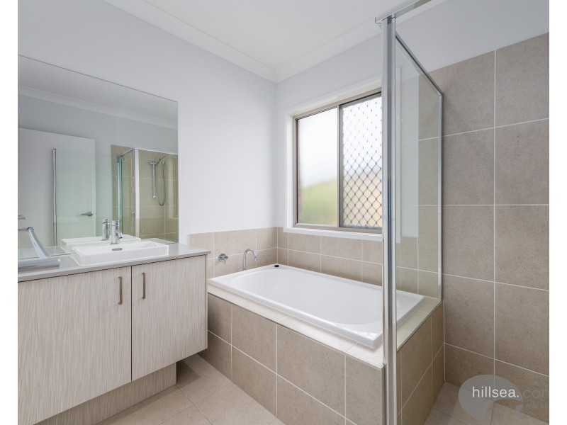 25 Greenview Circuit, Arundel QLD 4214