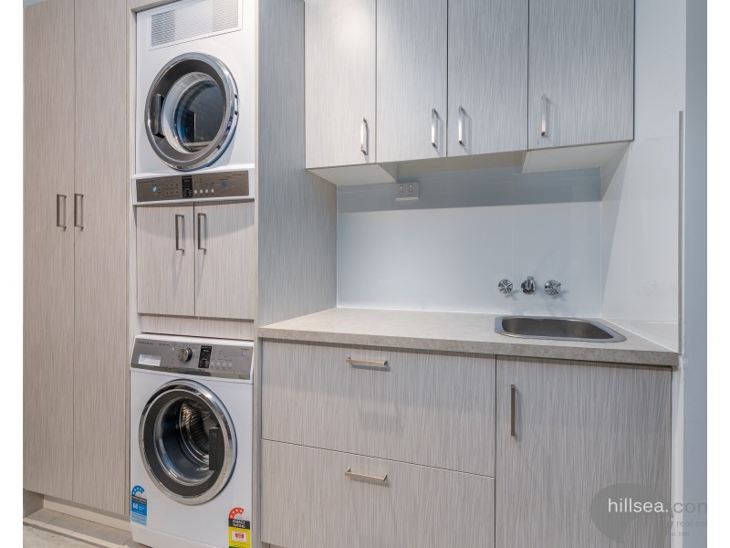 25 Greenview Circuit, Arundel QLD 4214