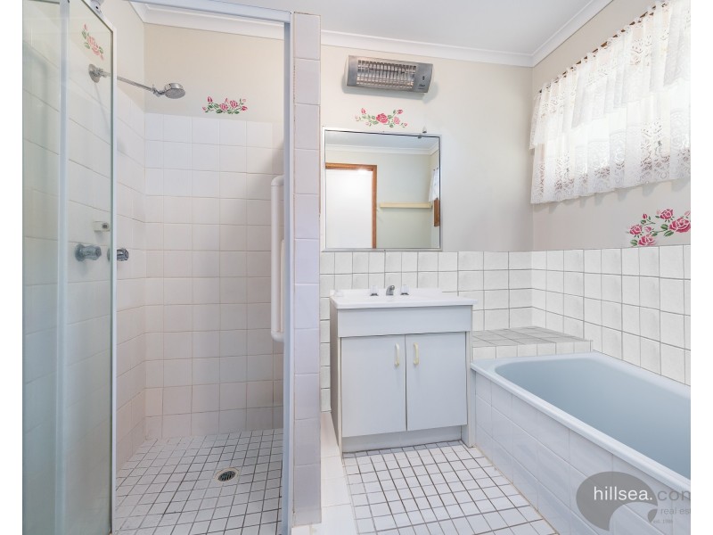 1/8 Robin Joy Close, Labrador QLD 4215