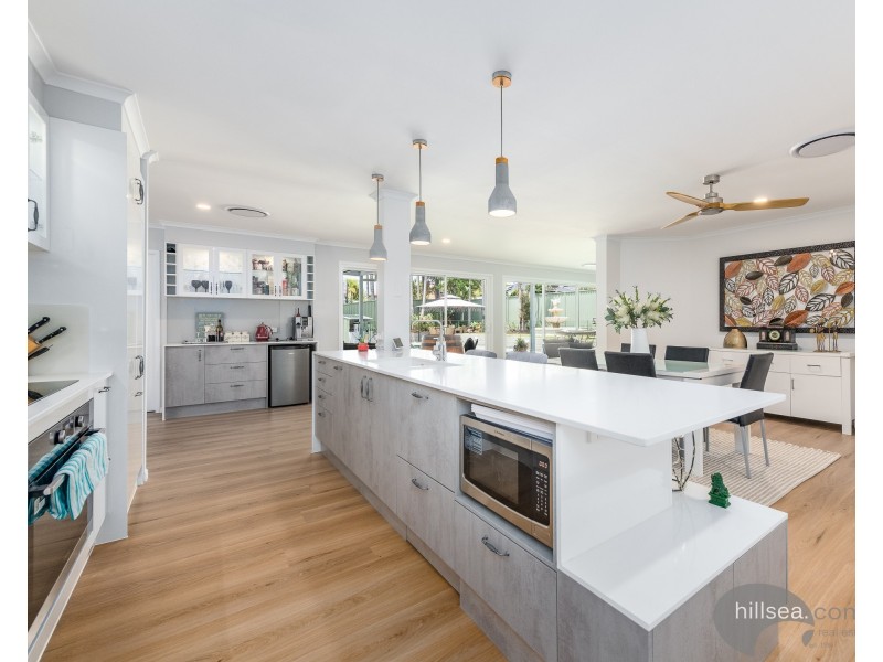 15 Chiffley Place, Arundel QLD 4214