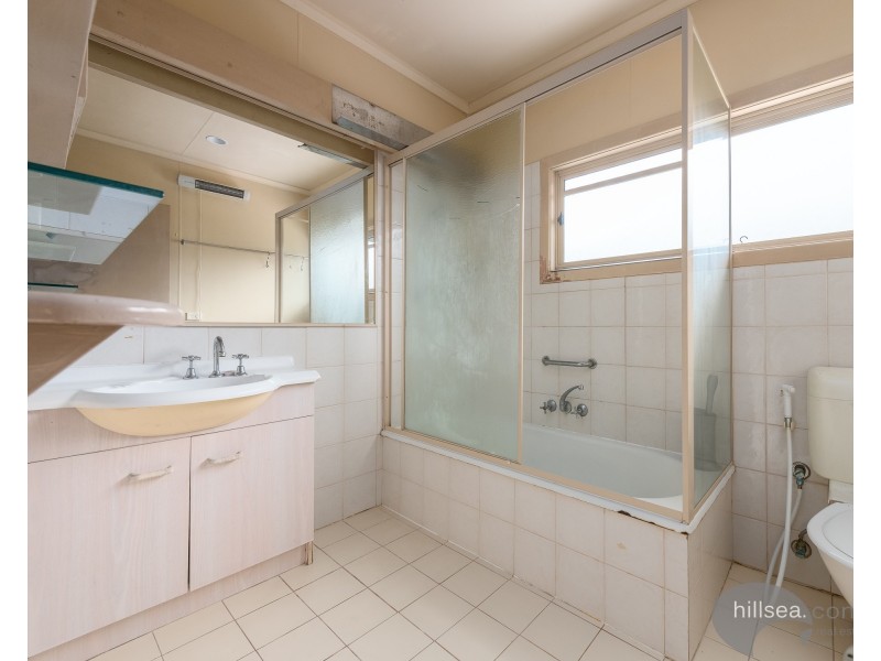 68 Central Street, Labrador QLD 4215