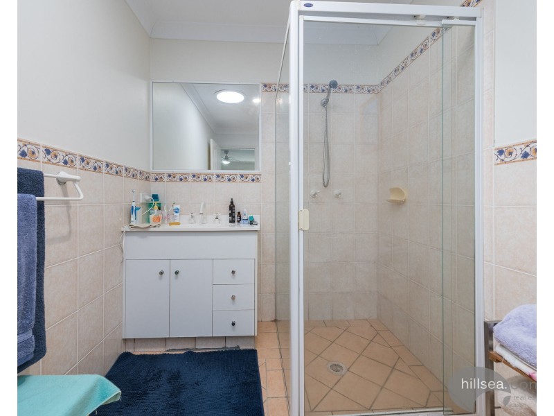 2/227 Government Road, Labrador QLD 4215