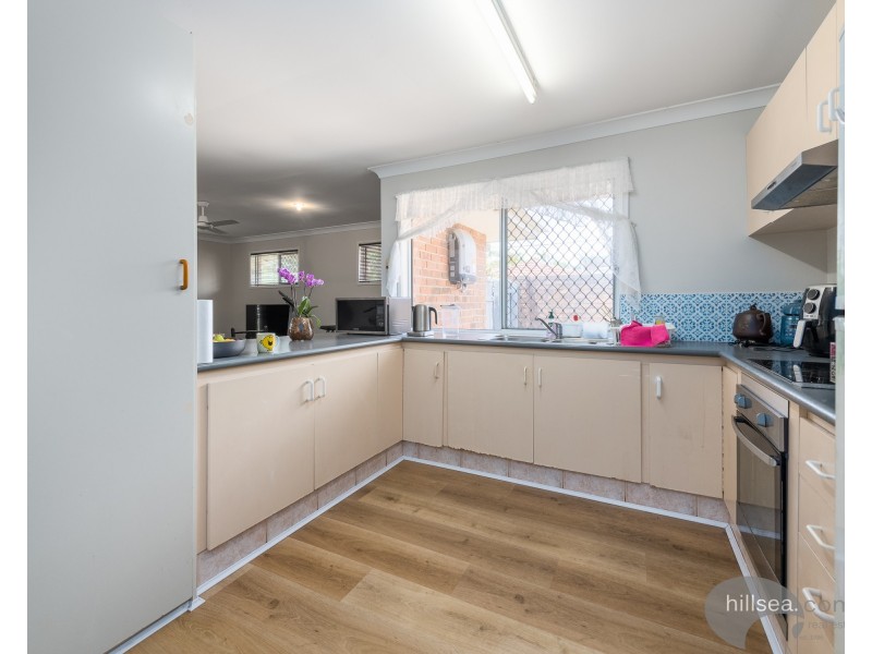 1/122A Whiting Street, Labrador QLD 4215