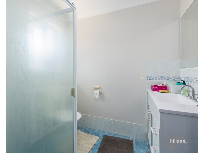 1/122A Whiting Street, Labrador QLD 4215